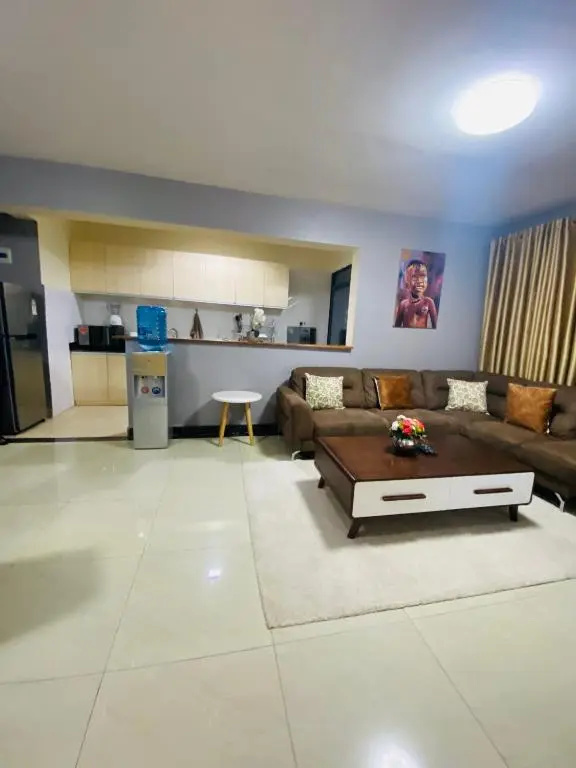Lovely 2bedroom condo, free parking on premises..