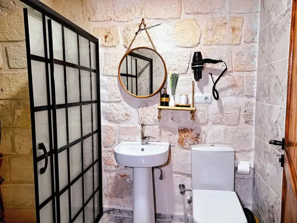 Comfort room