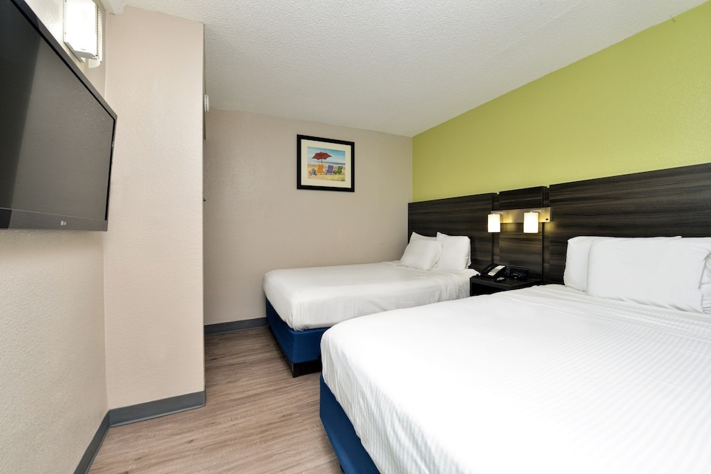 Quadruple Suite with balcony and oceanfront