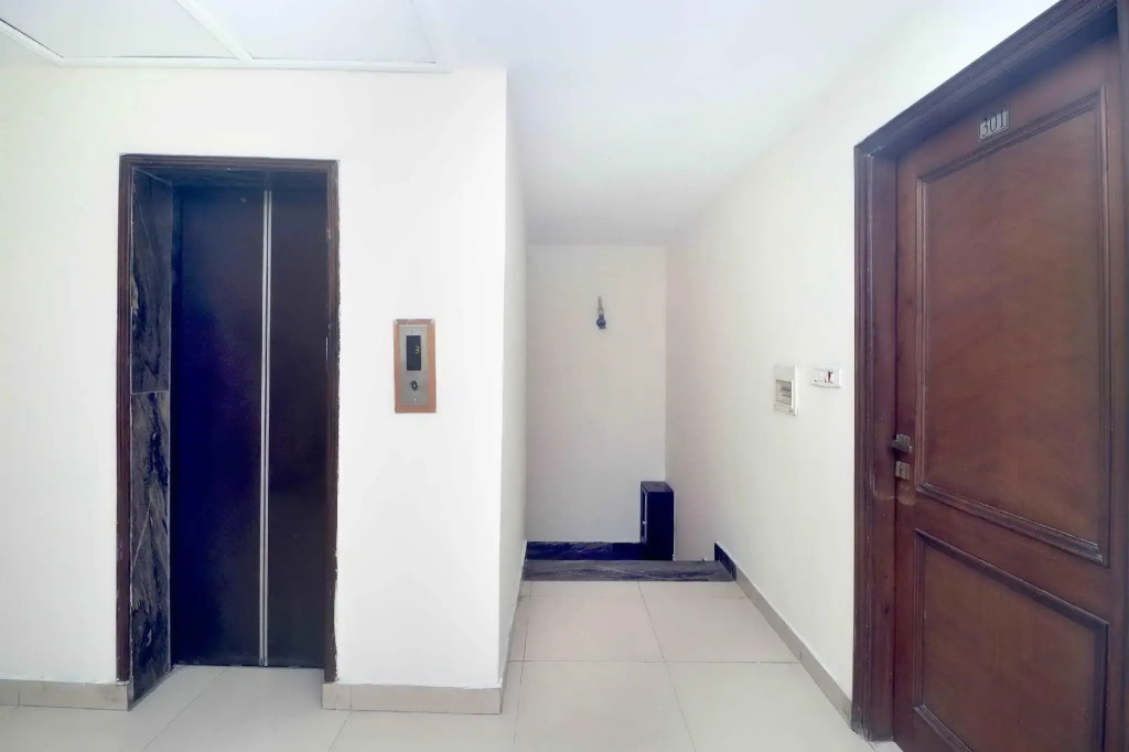 Lobby & Reception