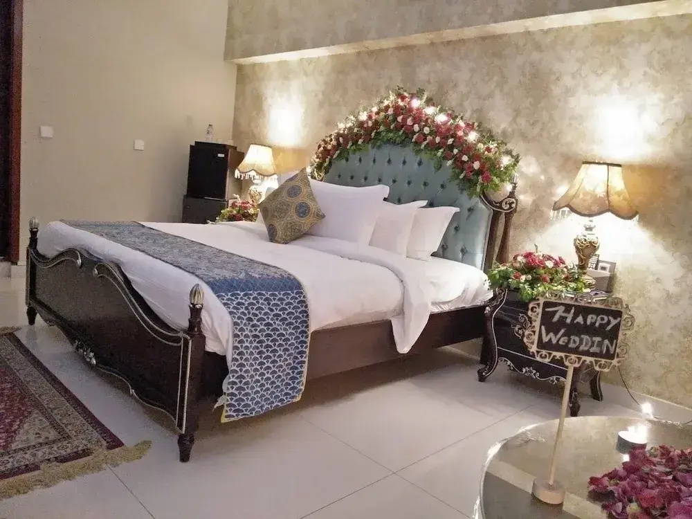 Deluxe Double room with city view (full double bed)
