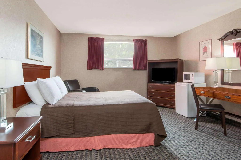Standard Double room (full double bed)