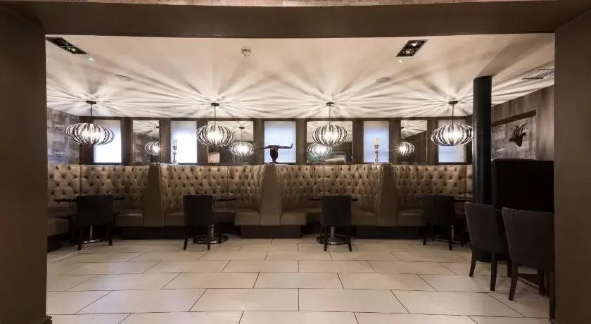 Lobby & Reception