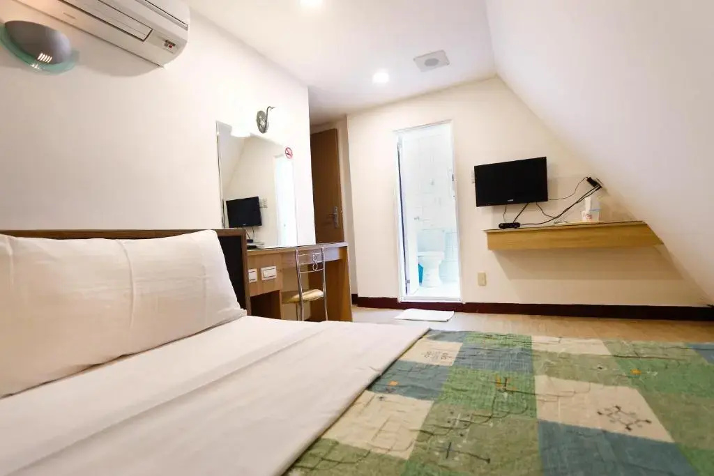 Economy room