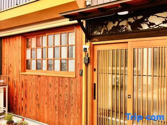 Jun House