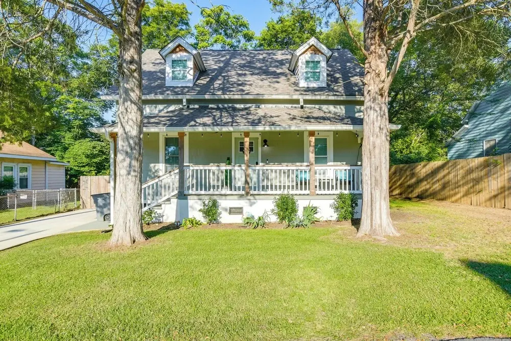 Greenville Escape w/ Deck + Fire Pit!