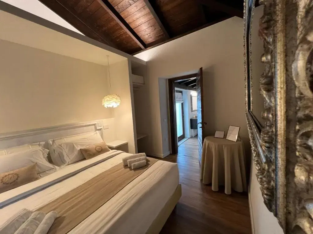 Superior Double room with garden view (full double bed)