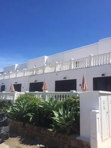 Jacaranda Apartments & Studios