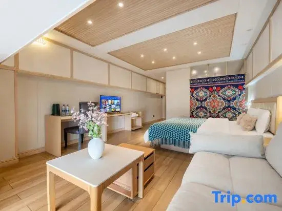 Deluxe Double room (full double bed)
