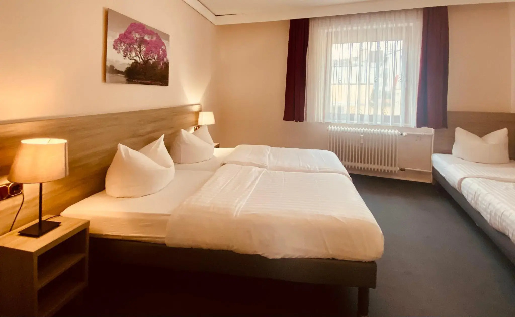 Standard Triple room