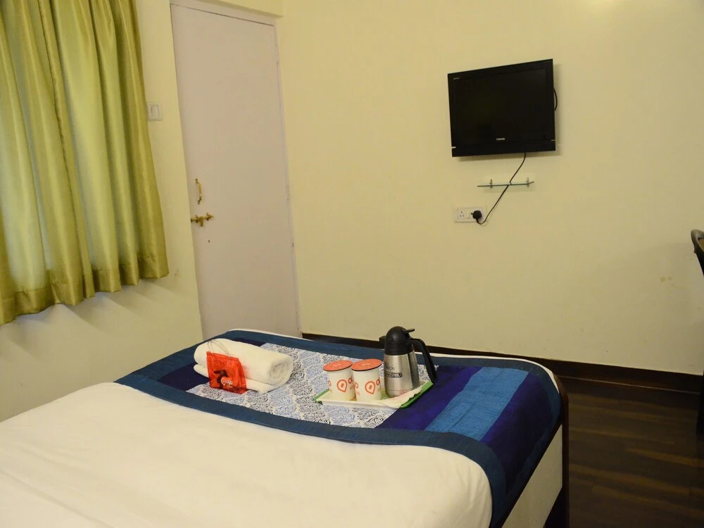 OYO 7647 Hotel Lions Den