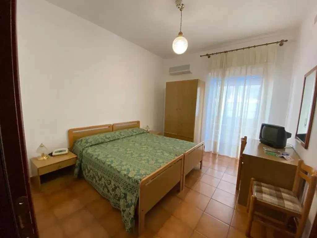 Standard Double room with pool view (full double bed)