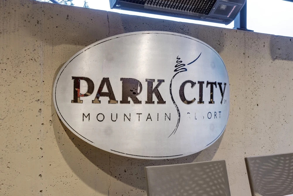1138 Skiers Heaven! Luxury Home Close To Park City Mountain! Two Hot Tubs & Gorgeous Outdoor Space! 6 Bedroom Home by RedAwning
