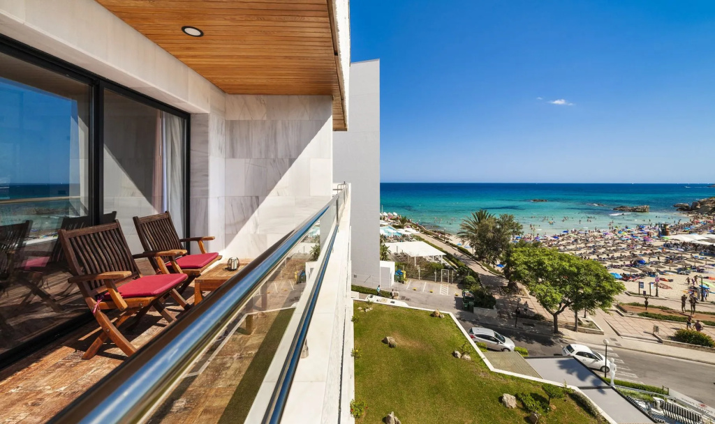 Beach & Waterfront