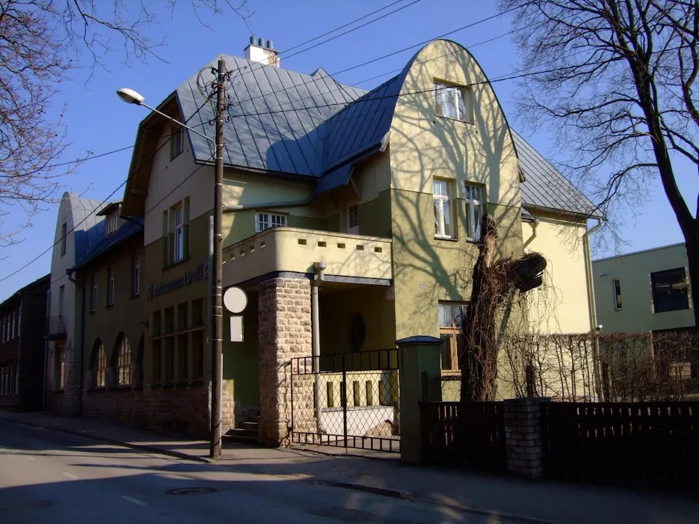 Looming Hostel