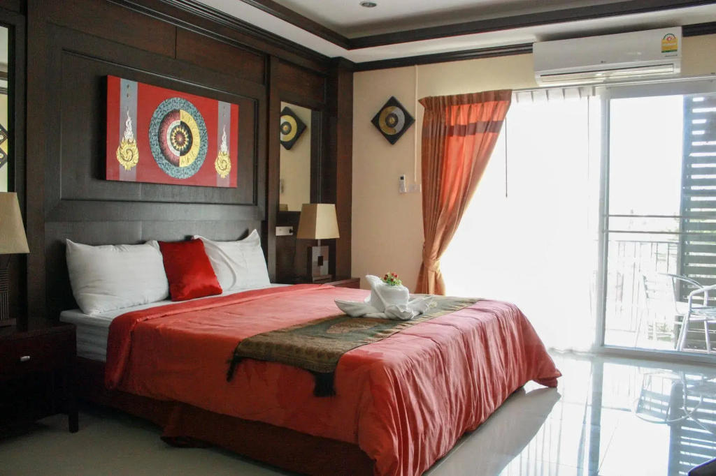 七岩巴黎式旅馆(Cha am Paris Style Guest House)