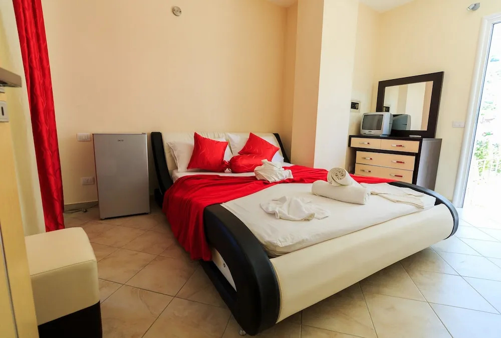 Standard Double room with balcony (full double bed)