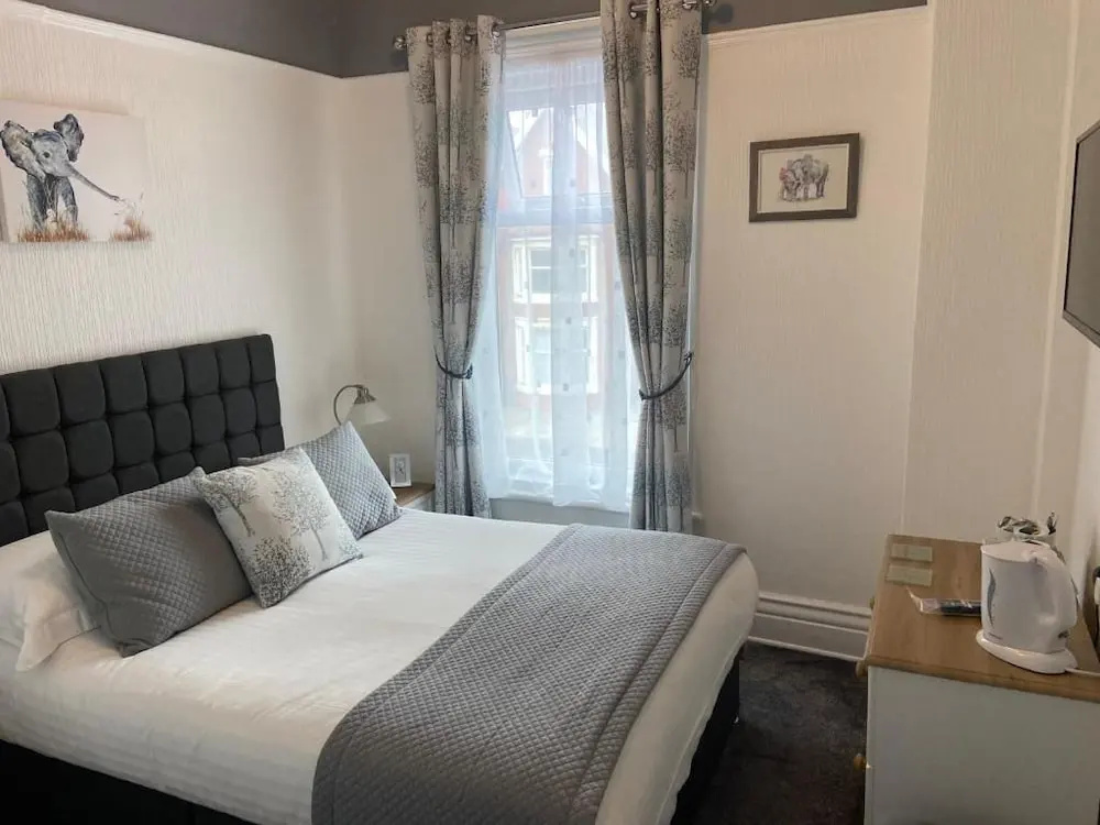 The Beechcliffe Hotel - Over 35's Only — 4