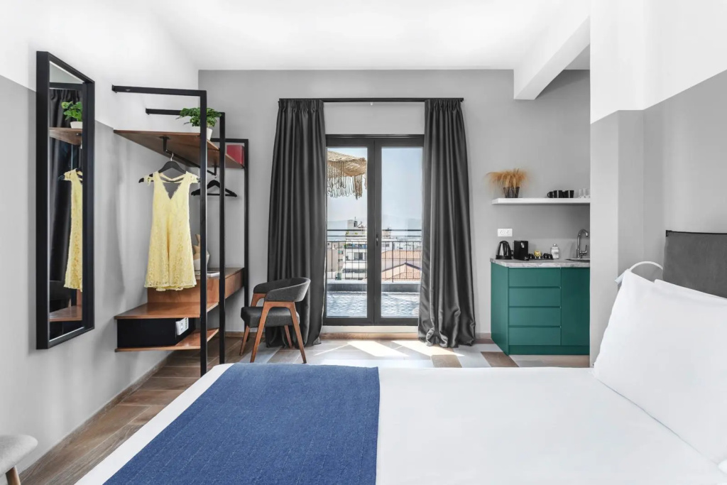 Deluxe Double room (full double bed)