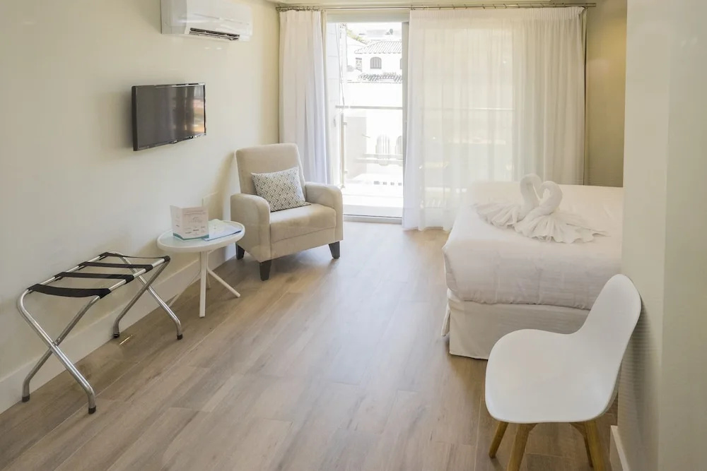 Junior Suite with balcony and with partial sea view