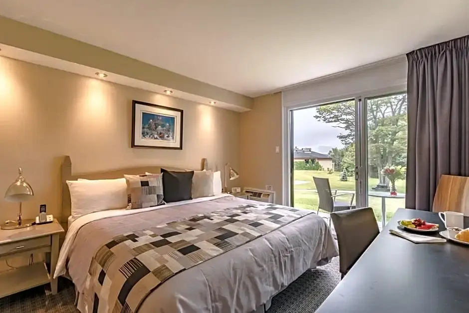 Standard Double room with balcony (full double bed)