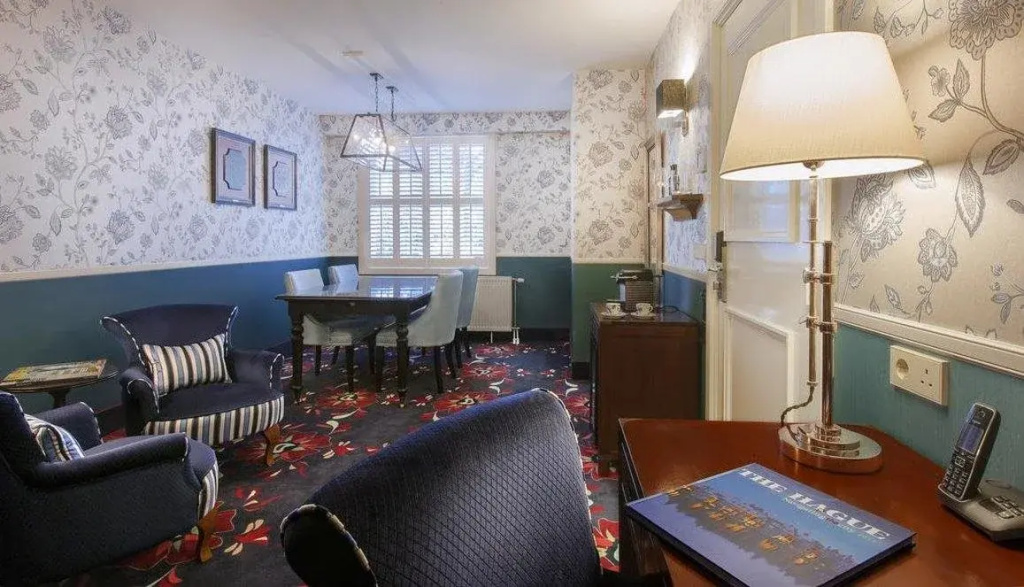 Carlton Ambassador Hotel - Général