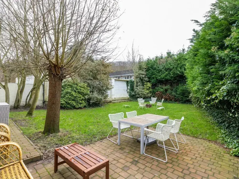 Beautiful Bungalow With Garden