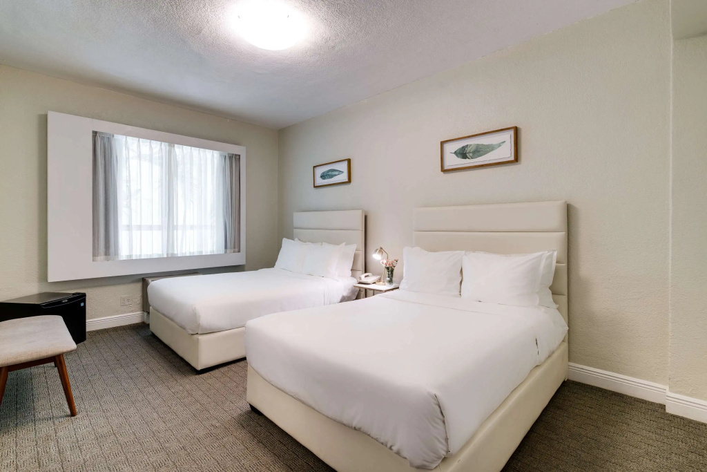 Crest Hotel Suites - Général
