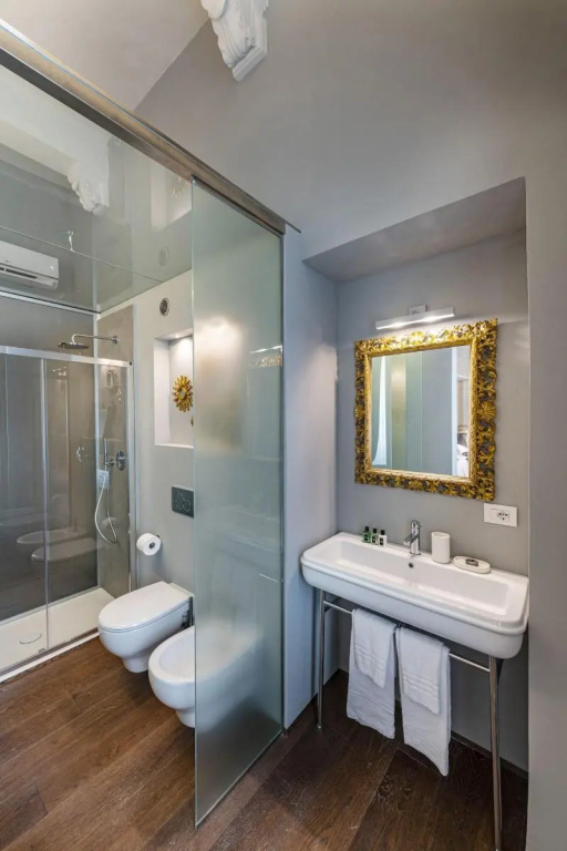 Deluxe Double room (full double bed)