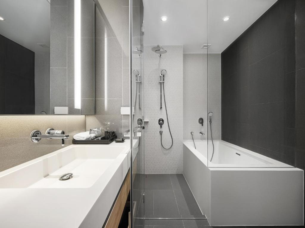Двухместная студия Deluxe с 2 комнатами 2 отдельные кровати в Oakwood Suites Bangkok