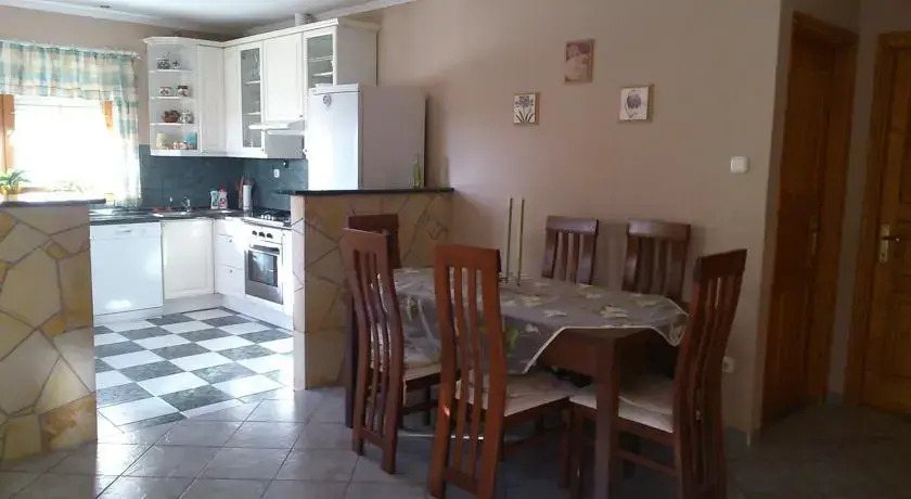 Rebeka Ház - фото 3