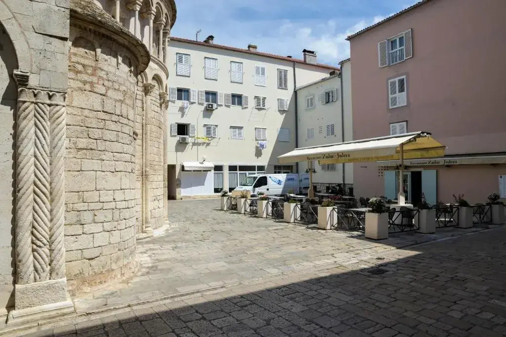 Fifi apartment w. parking in old town