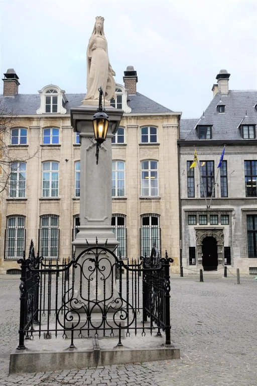 Helena at Friday - BnB Antwerp Historic City Centre - FREE PARKING - GARAGE