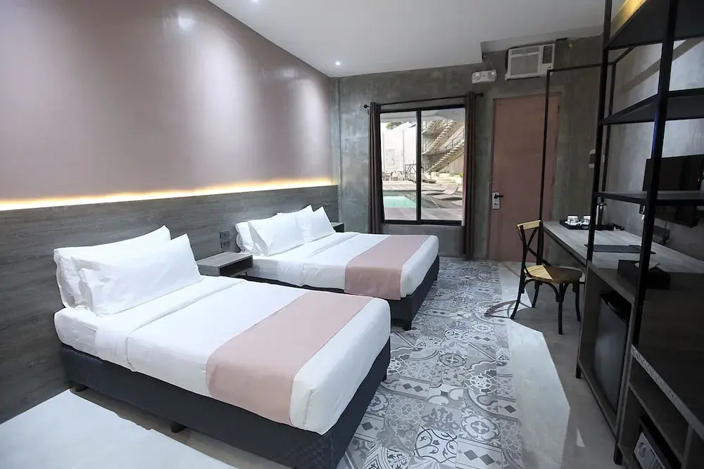 Deluxe Double room with pool view (full double bed)