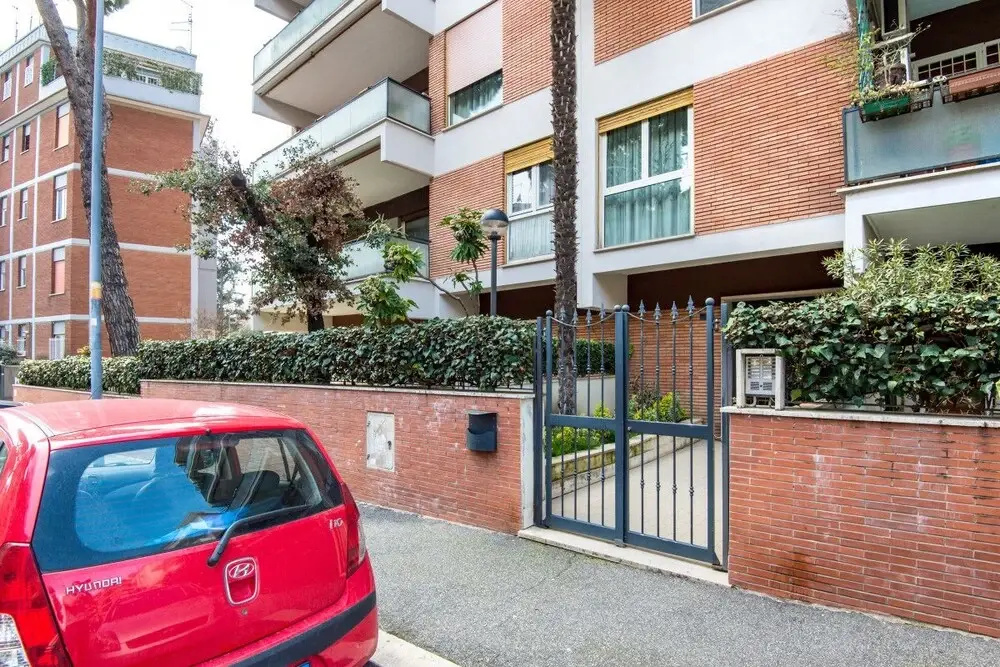 Very Spacious 3 Beds Flat in a Great Area