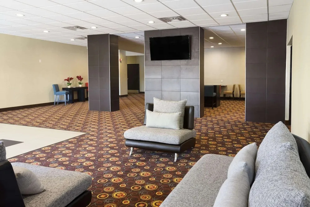 Lobby & Reception