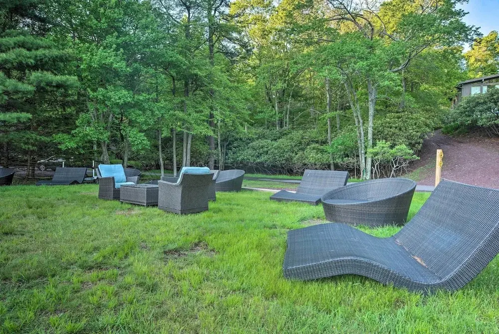 Hot Tub & Fire Pit: Waterfront Lake Harmony Home