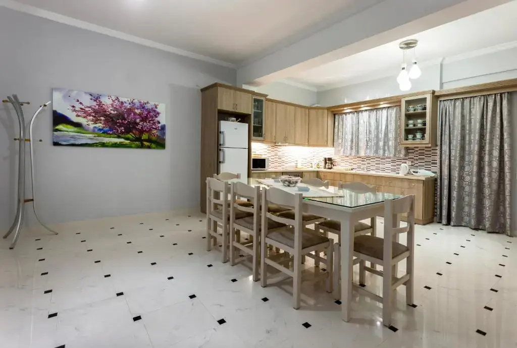 3 Bedrooms Apartment