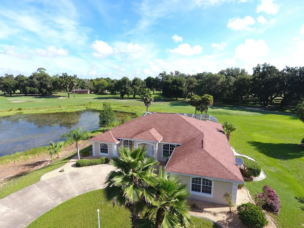 Spacious Modern Pool Home, Family & Golf Trips - 4727 4 Bedroom Home by RedAwning