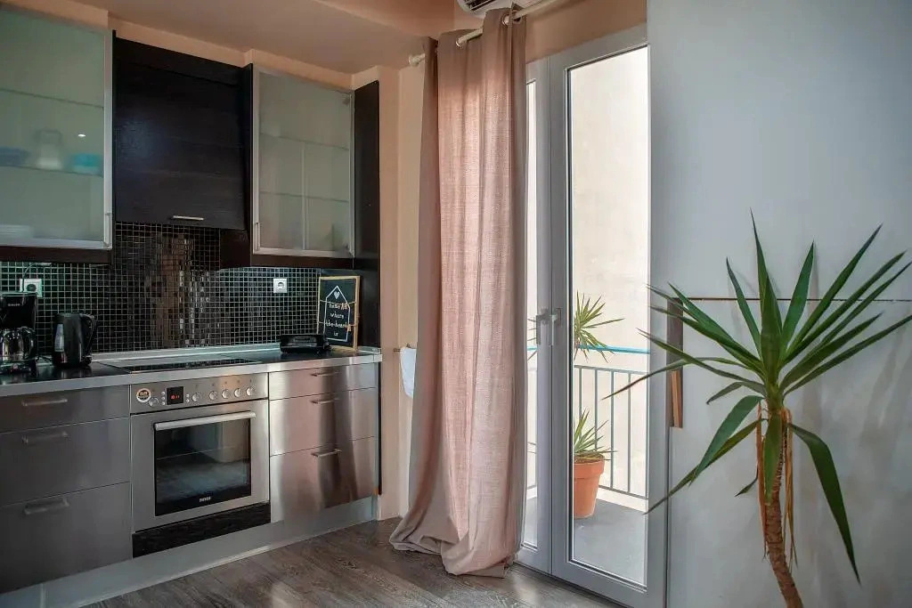 Myron's apartment