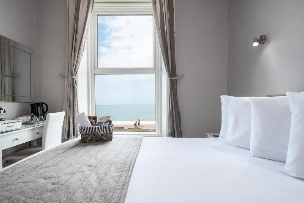 Standard Double room with sea view (full double bed)
