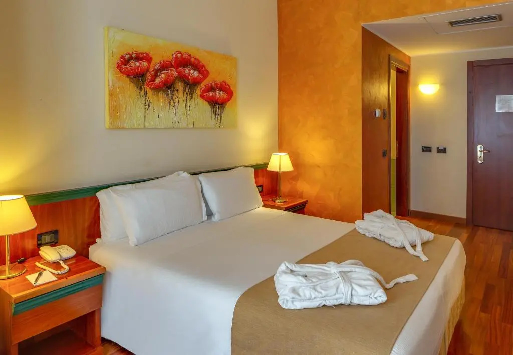 Double room (full double bed)