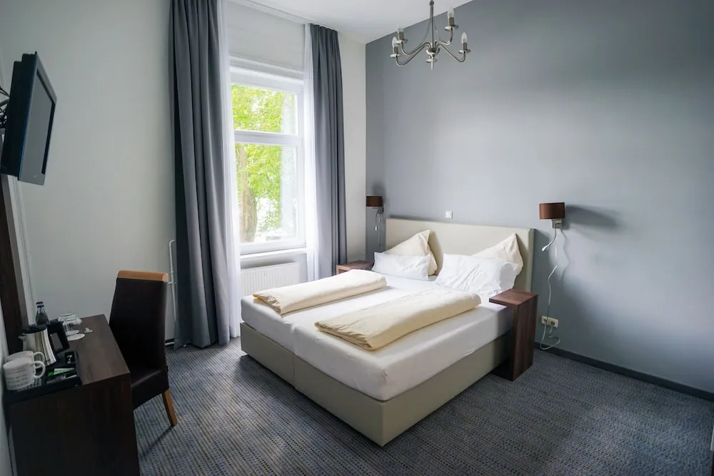 Hotel am Schloss Biebrich — 1