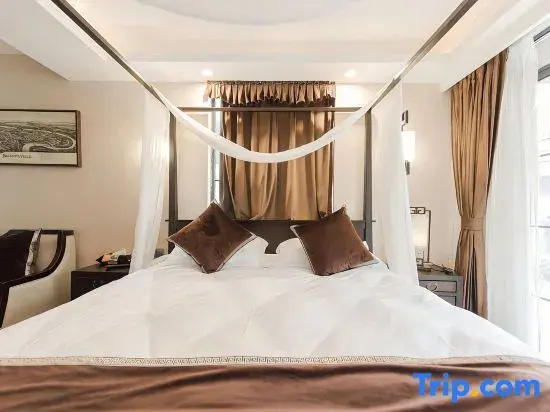 Standard Double room with balcony (full double bed)