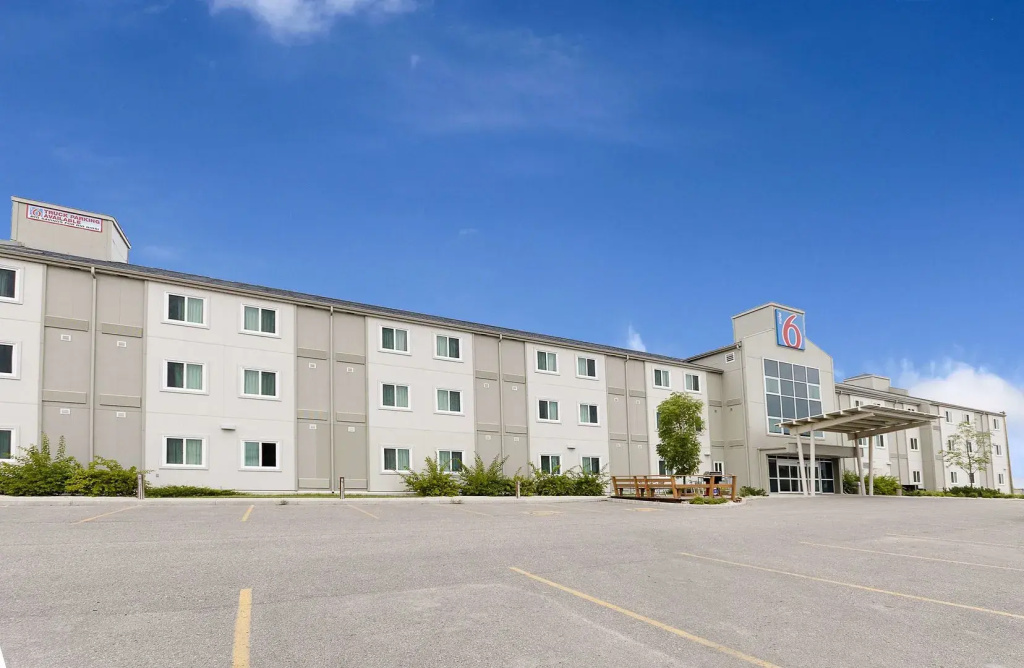 Motel 6 Brandon, MB