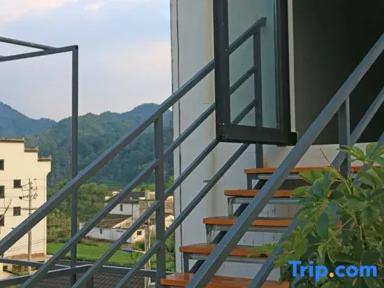 Balcony & Terrace