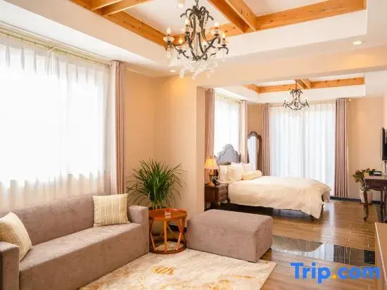Deluxe Double Suite (full double bed)