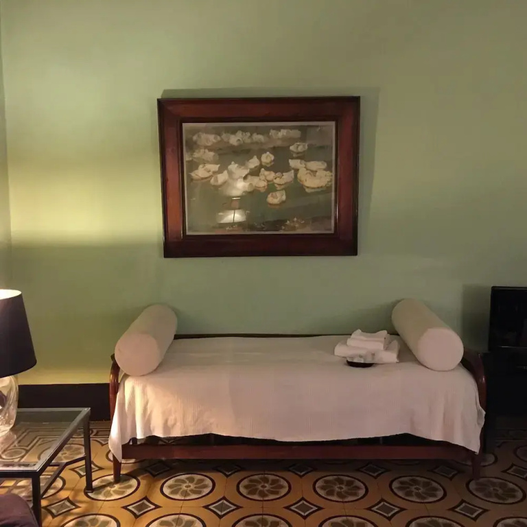 Comfort room