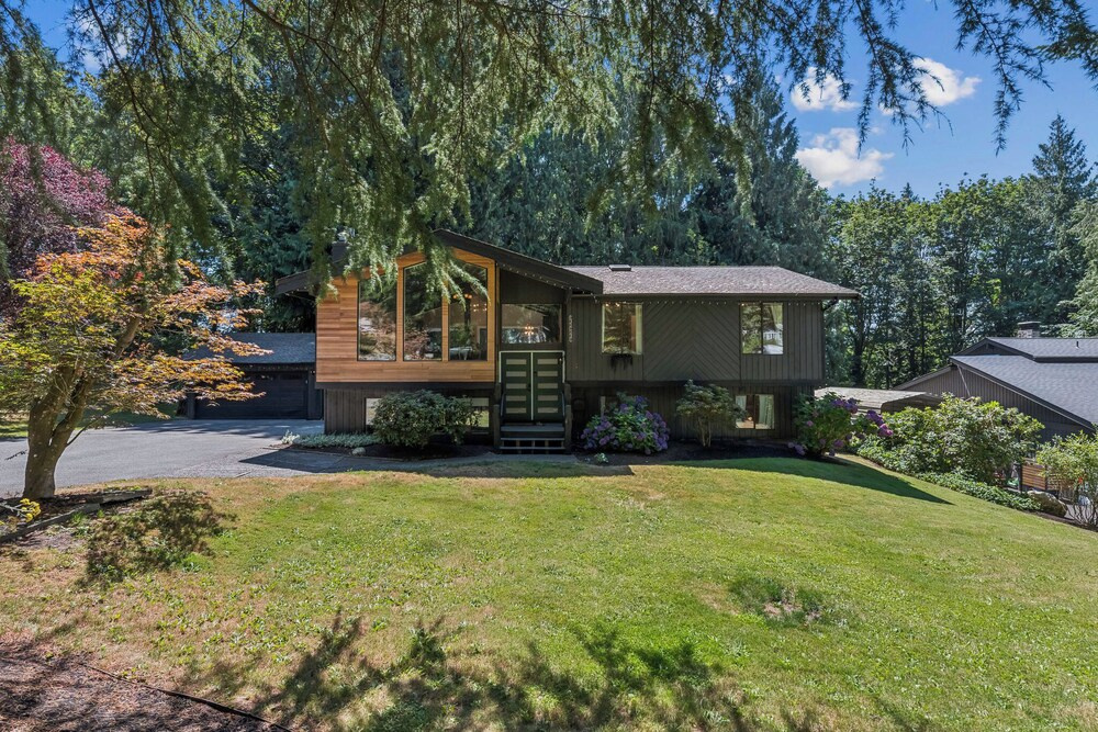 Modern Forest Escape, Near Lake Stevens & Hikes