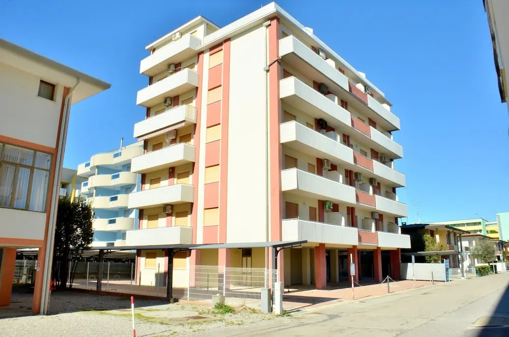 Three-bedroom Apartment Very Close to the Beach